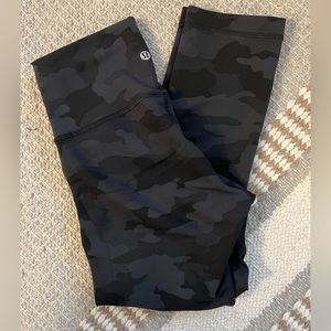 Lululemon Wunder under crops sz 4